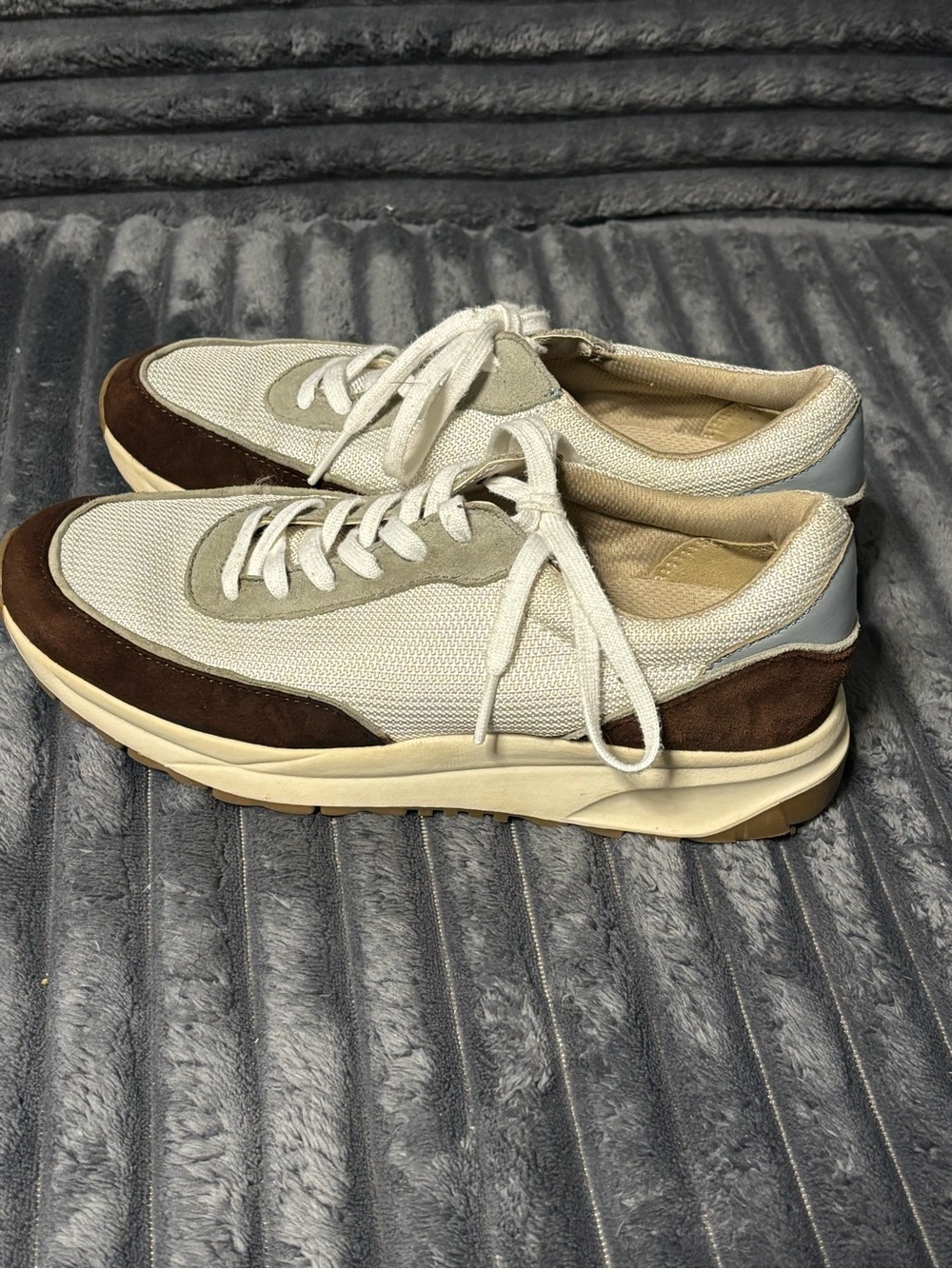 Women’s Casual Lace-Up Sneakers in Beige and Brown